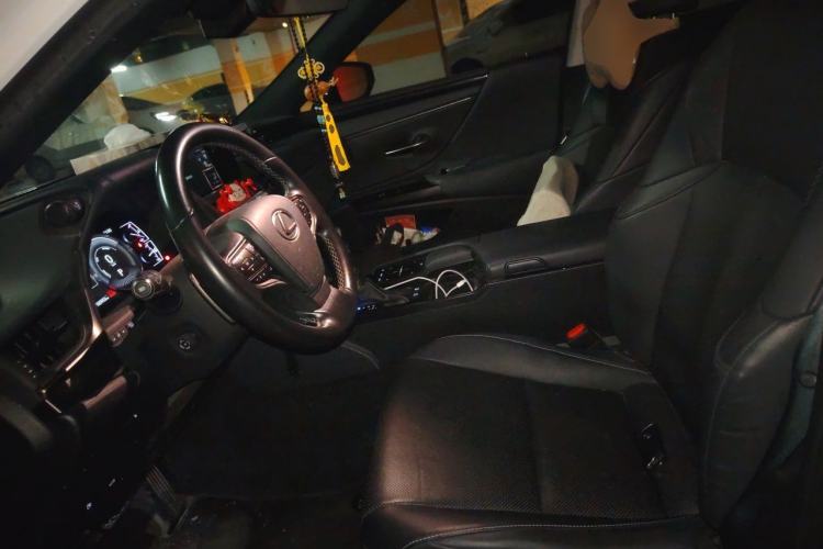 Used Lexus ES 2020 300h Premier Edition Left Front Seat