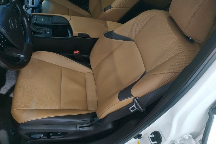 Used Lexus ES 2020 300h Premier Edition Left Front Seat