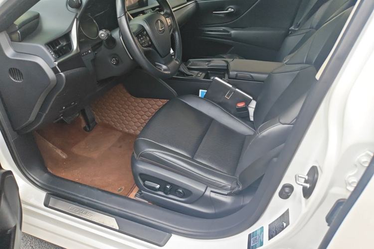 Used Lexus ES 2020 300h Premier Edition Left Front Seat