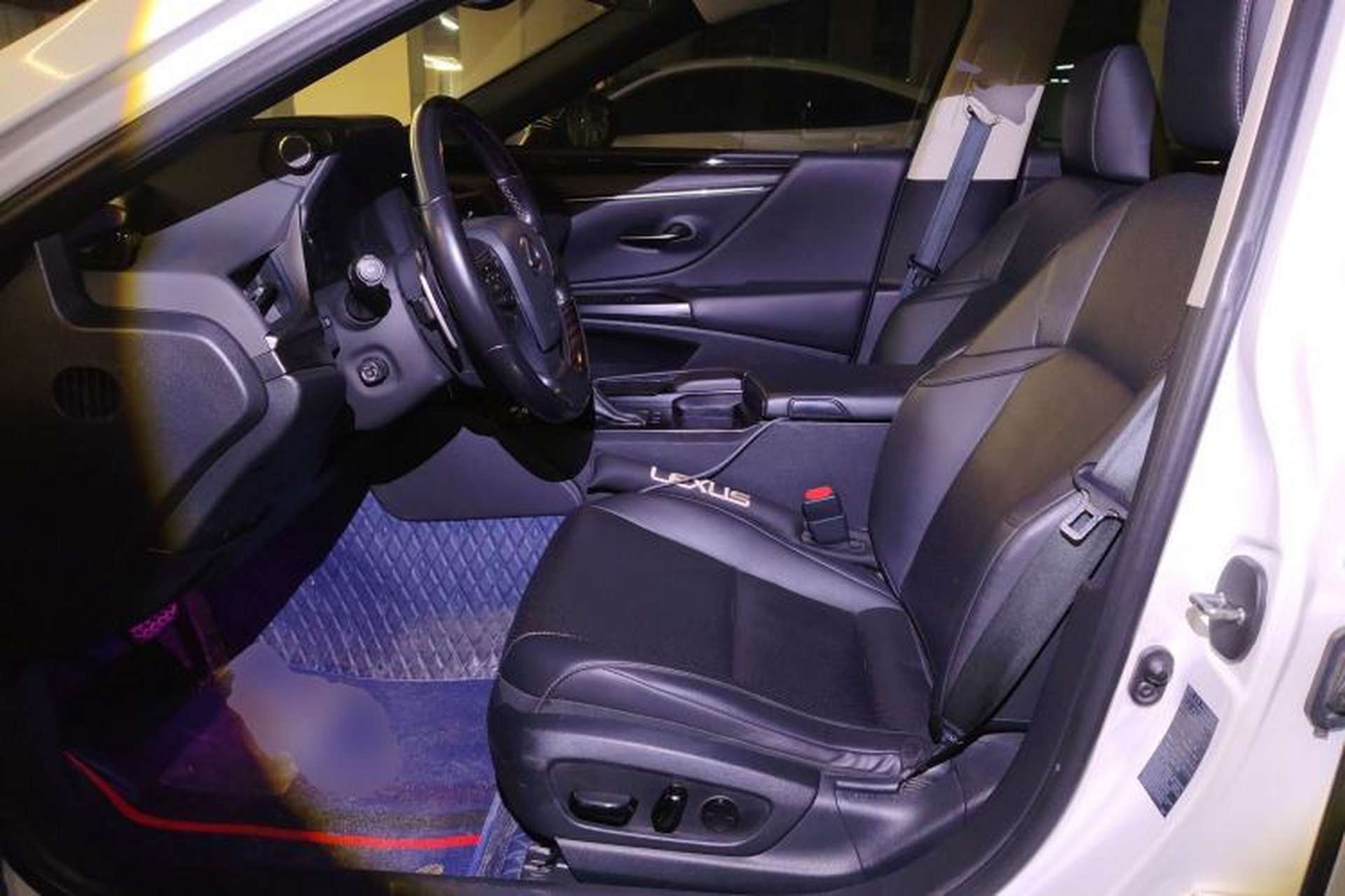 Used Lexus ES 2020 200 Luxury Edition Left Front Seat