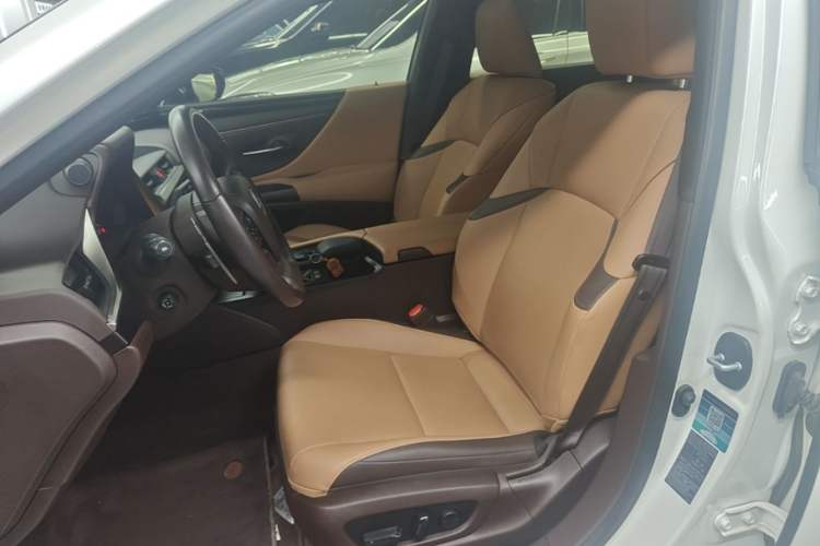 Used Lexus ES 2020 260 Excellence Edition Left Front Seat