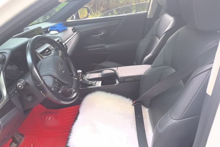 Used Lexus ES 2020 300h Premier Edition Left Front Seat