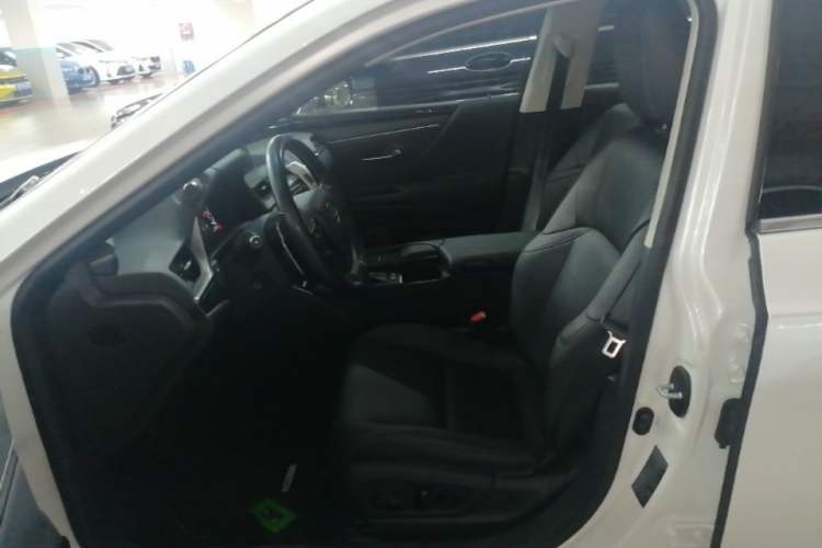 Used Lexus ES 2020 200 Excellence Edition Left Front Seat