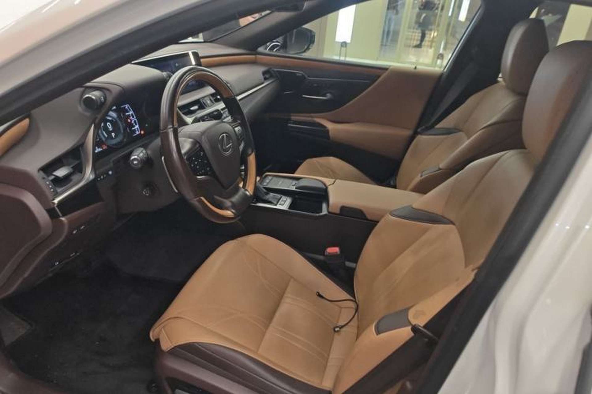 Used Lexus ES 2020 300h Executive Edition Left Front Seat