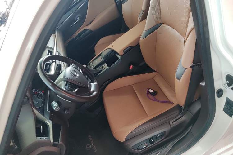 Used Lexus ES 2020 300h Premier Edition Left Front Seat