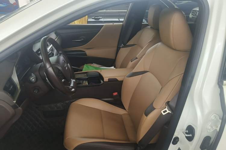 Used Lexus ES 2020 300h Premier Edition Left Front Seat