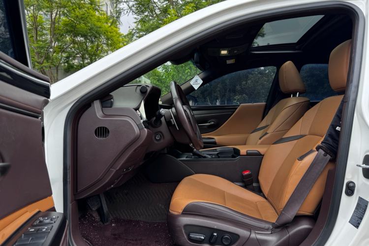 Used Lexus ES 2020 200 Excellence Edition Left Front Seat