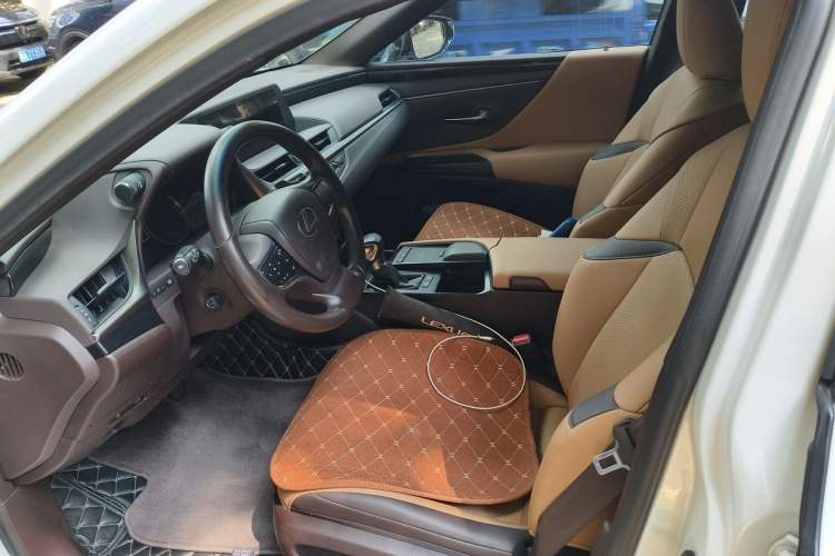 Used Lexus ES 2020 300h Premier Edition Left Front Seat