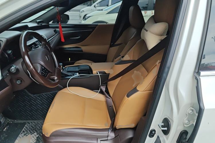 Used Lexus ES 2020 300h Deluxe Edition Left Front Seat