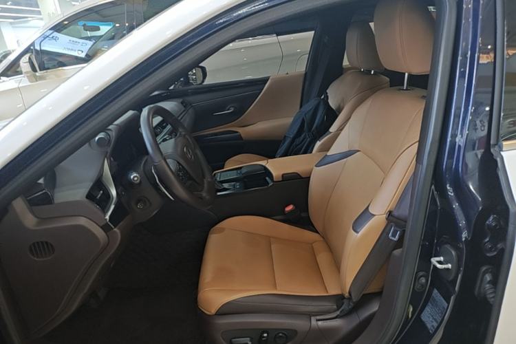 Used Lexus ES 2020 200 Excellence Edition Left Front Seat