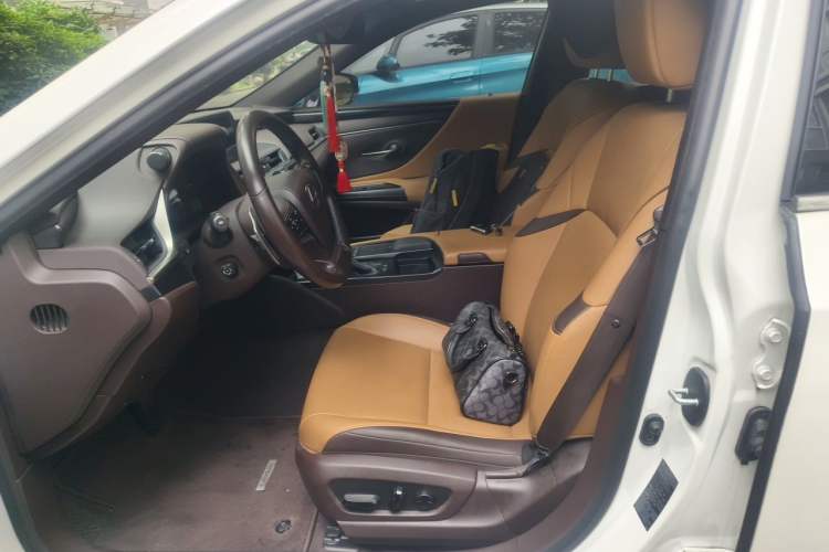 Used Lexus ES 2020 200 Excellence Edition Left Front Seat