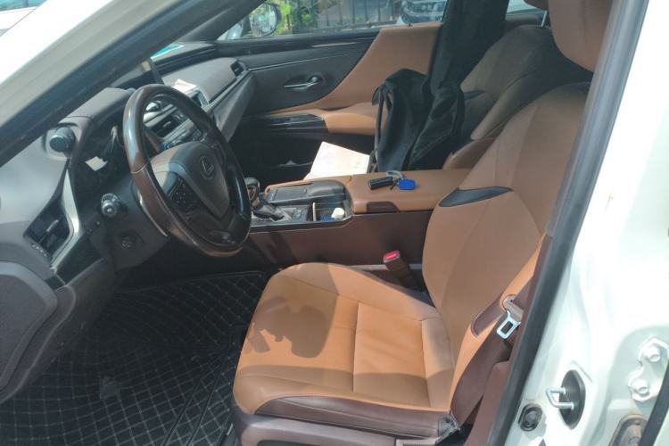 Used Lexus ES 2020 300h Premier Edition Left Front Seat
