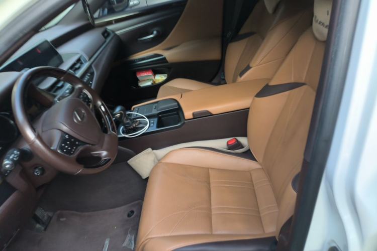 Used Lexus ES 2020 300h Premium Edition Left Front Seat