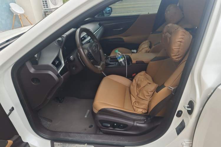 Used Lexus ES 2020 300h Premier Edition Left Front Seat