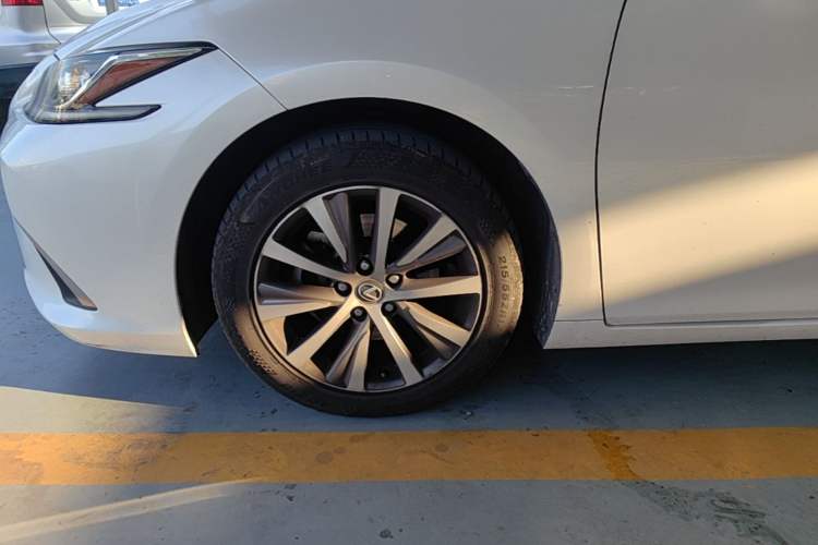 Used Lexus ES 2020 200 Excellence Edition Left Front Wheel Hub