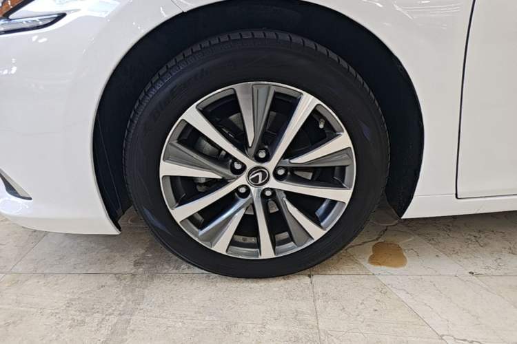 Used Lexus ES 2020 200 Excellence Edition Left Front Wheel Hub
