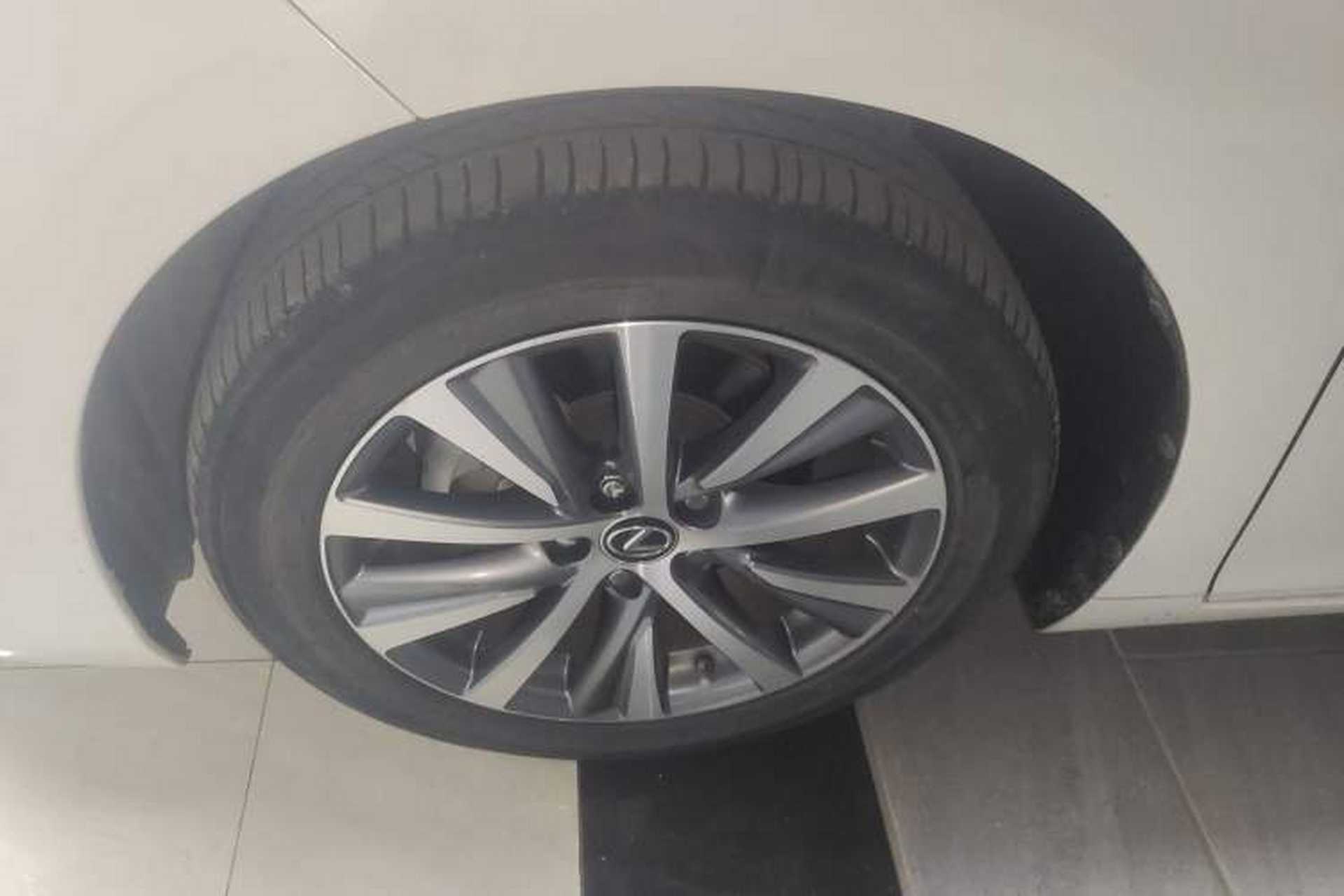 Used Lexus ES 2020 300h Premier Edition Left Front Wheel Hub