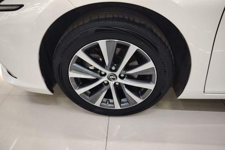 Used Lexus ES 2020 200 Excellence Edition Left Front Wheel Hub