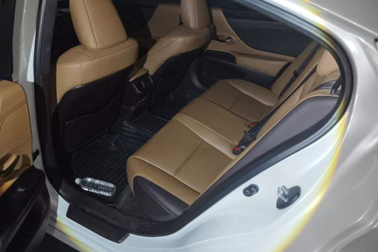 Used Lexus ES 2020 200 Luxury Edition Left Rear Seat