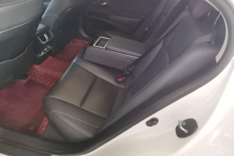 Used Lexus ES 2020 200 Luxury Edition Left Rear Seat