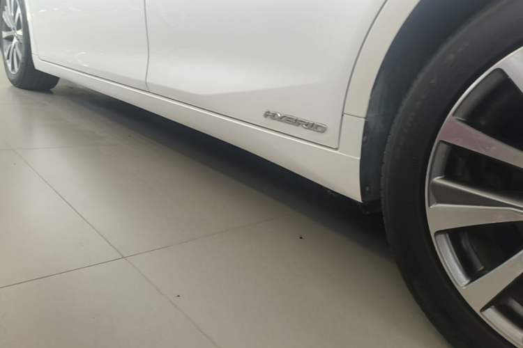 Used Lexus ES 2020 300h Premier Edition Left Side Sill