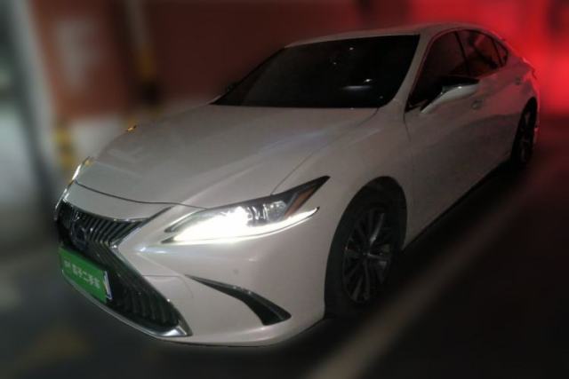 Used Lexus ES 2020 300h Premier Edition