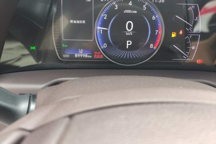 Used Lexus ES 2020 200 Luxury Edition Odometer Close Up
