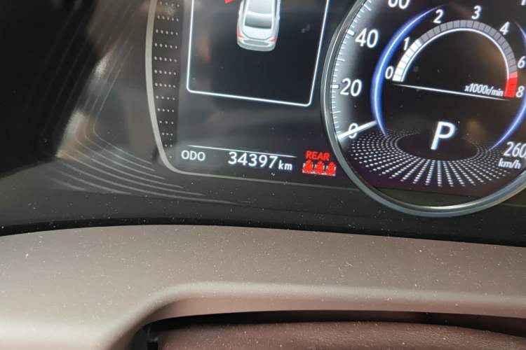 Used Lexus ES 2020 200 Excellence Edition Odometer Close Up