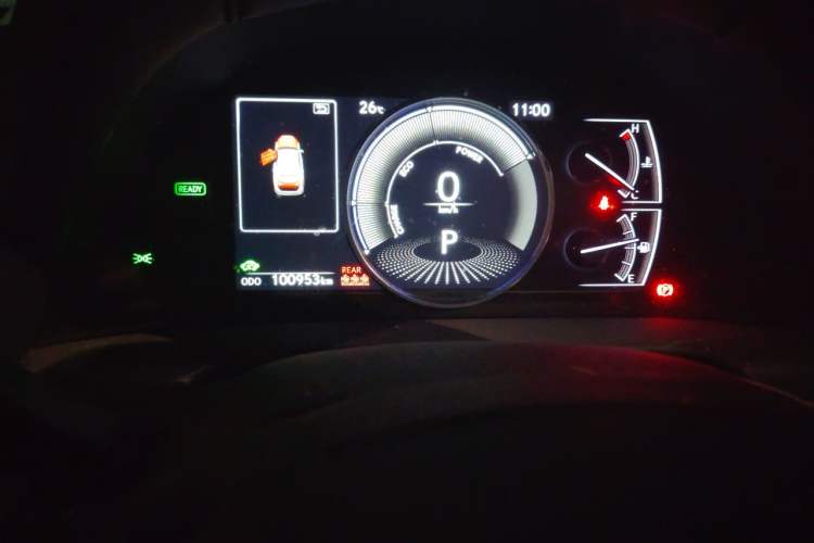 Used Lexus ES 2020 300h Premier Edition Odometer Close Up