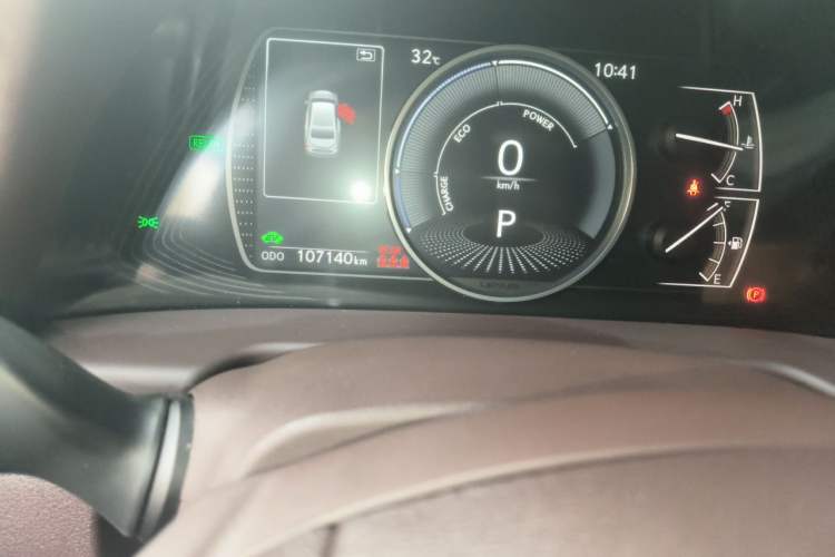 Used Lexus ES 2020 300h Premier Edition Odometer Close Up