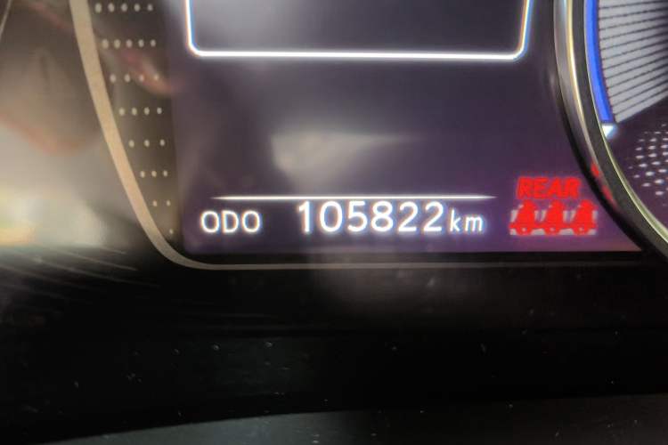 Used Lexus ES 2020 300h Premier Edition Odometer Close Up