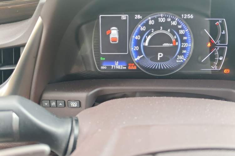 Used Lexus ES 2020 200 Luxury Edition Odometer Close Up