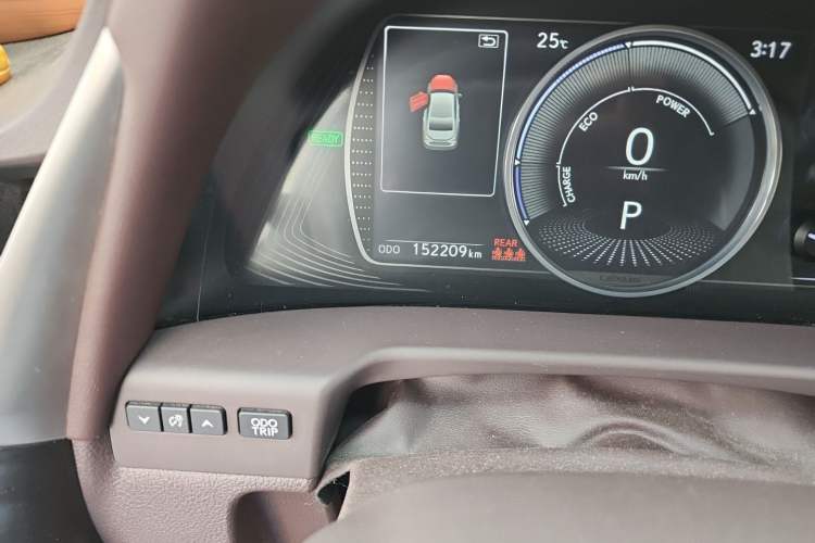 Used Lexus ES 2020 300h Premier Edition Odometer Close Up