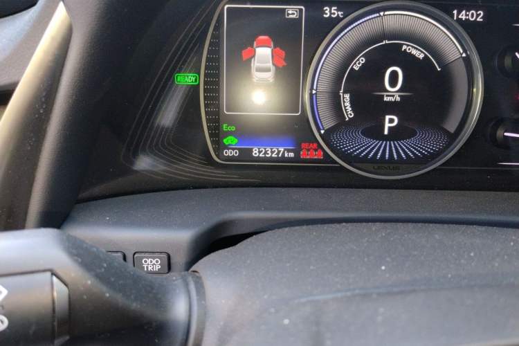 Used Lexus ES 2020 300h Premier Edition Odometer Close Up
