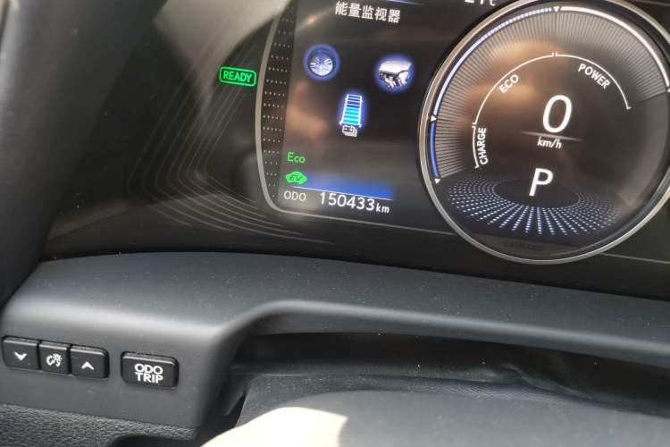 Used Lexus ES 2020 300h Premier Edition Odometer Close Up