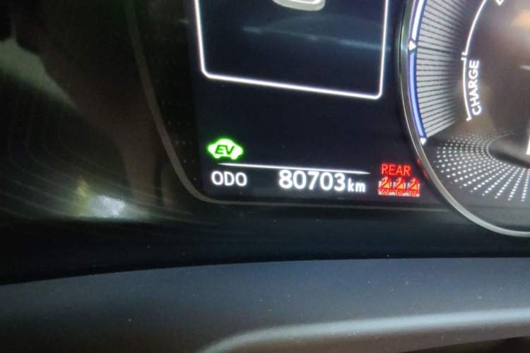 Used Lexus ES 2020 300h Premier Edition Odometer Close Up