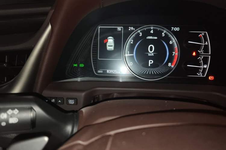 Used Lexus ES 2020 200 Luxury Edition Odometer Close Up