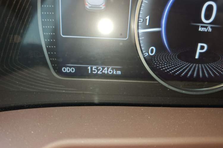 Used Lexus ES 2020 260 Deluxe Edition Odometer Close Up