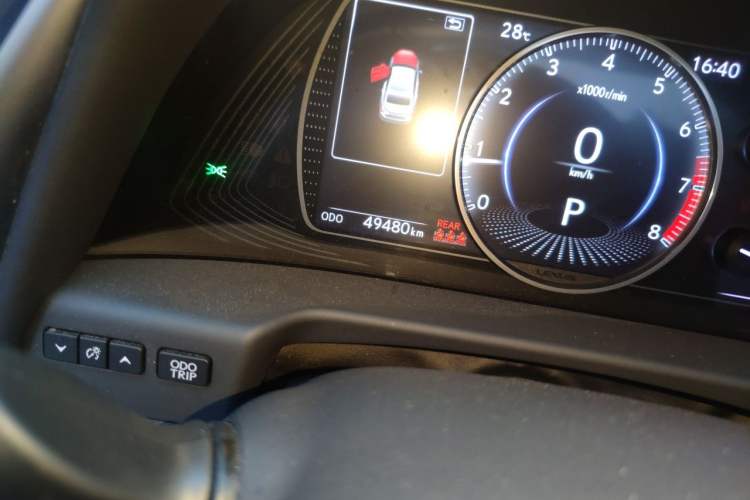 Used Lexus ES 2020 200 Excellence Edition Odometer Close Up