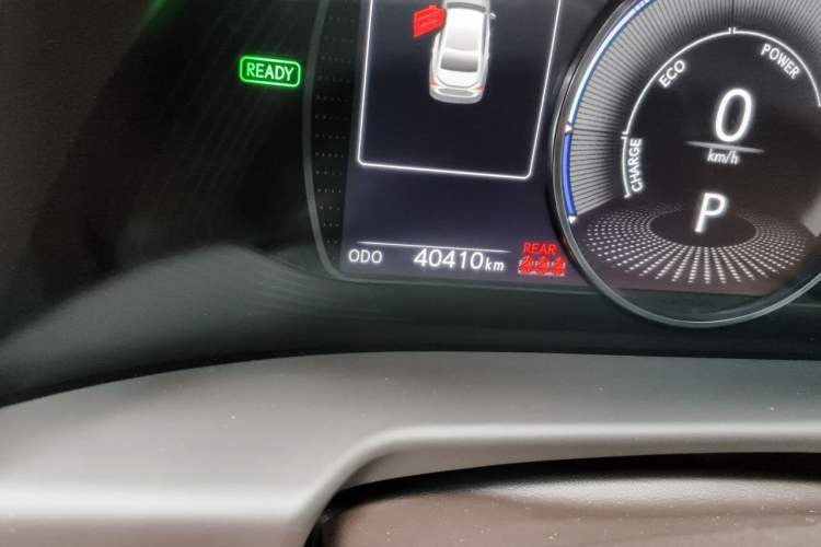 Used Lexus ES 2020 300h Premier Edition Odometer Close Up