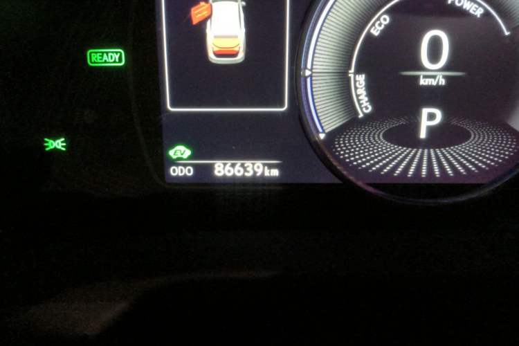 Used Lexus ES 2020 300h Premier Edition Odometer Close Up