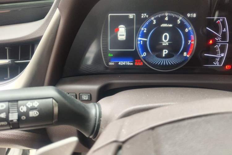 Used Lexus ES 2020 200 Excellence Edition Odometer Close Up