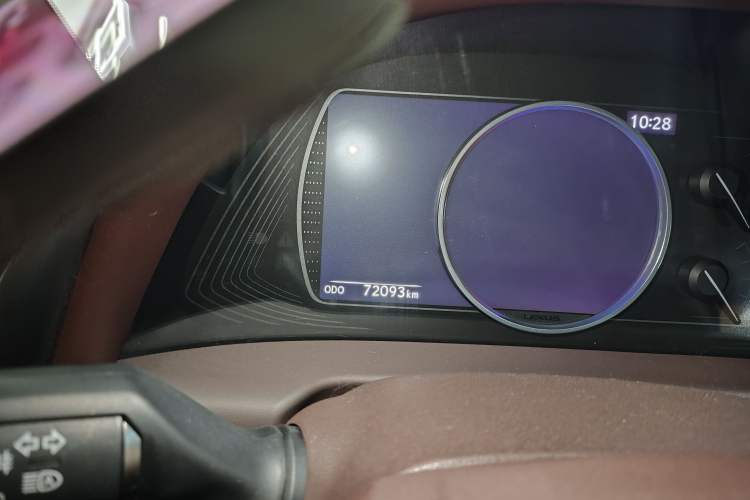 Used Lexus ES 2020 200 Excellence Edition Odometer Close Up