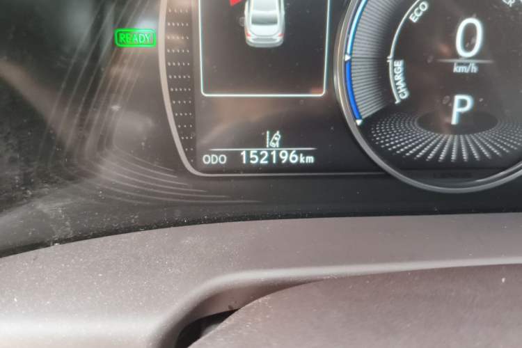 Used Lexus ES 2020 300h Premier Edition Odometer Close Up