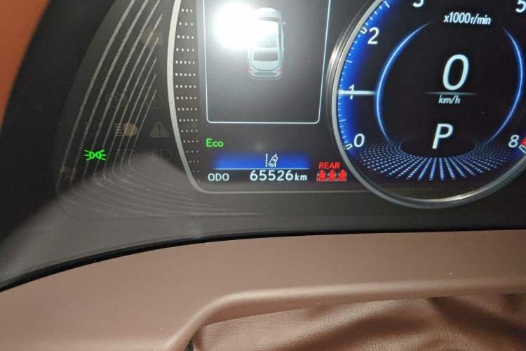 Used Lexus ES 2020 200 Luxury Edition Odometer Close Up