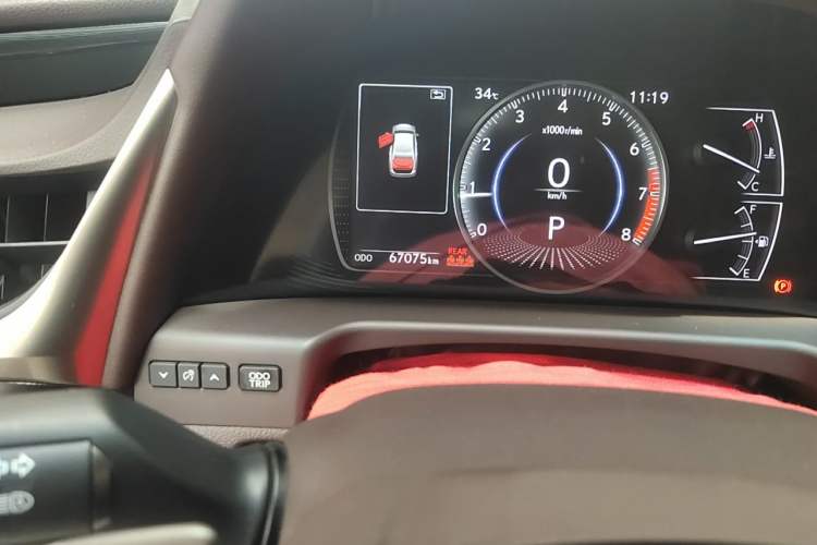 Used Lexus ES 2020 200 Excellence Edition Odometer Close Up