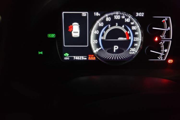 Used Lexus ES 2020 300h Premier Edition Odometer Close Up
