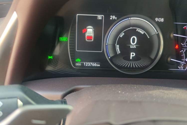 Used Lexus ES 2020 300h Premier Edition Odometer Close Up