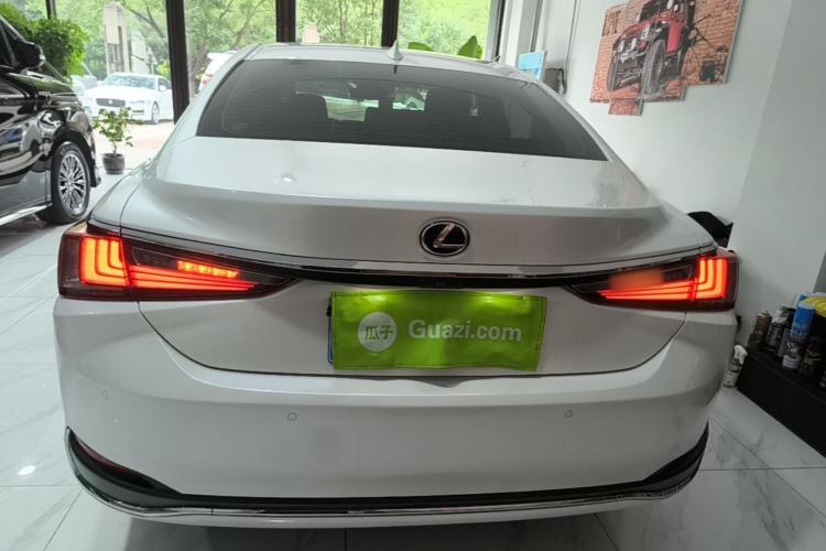 Used Lexus ES 2020 200 Excellence Edition Rear