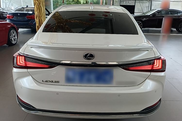 Used Lexus ES 2020 300h Premier Edition Rear